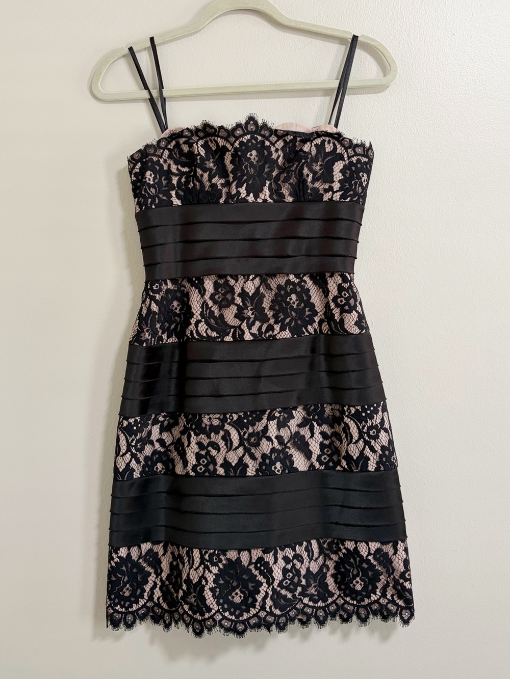 BCBGMaxAzria Black and Blush Lace Strapless Cocktail Dress Size 2